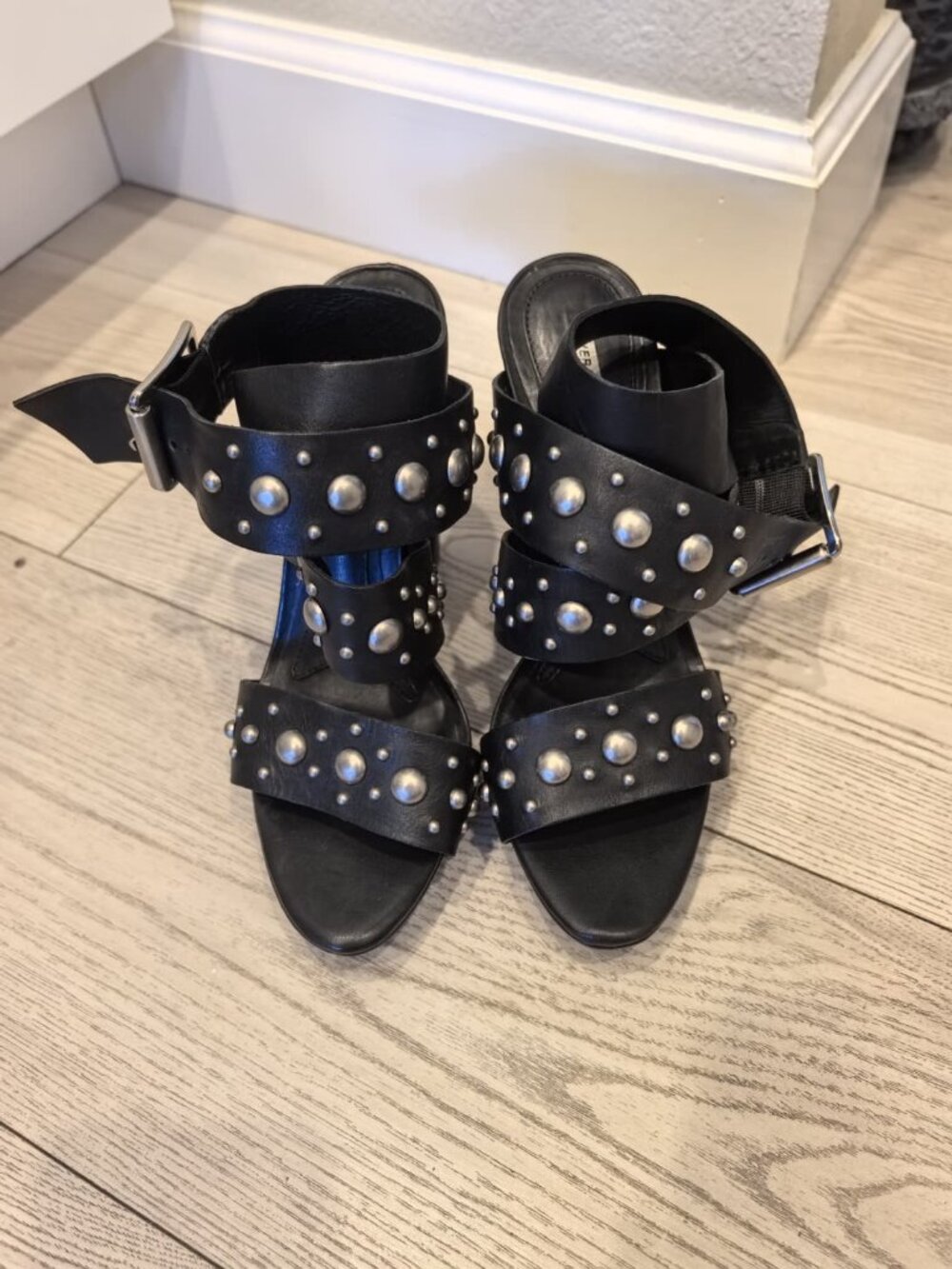 Vera Wang Lavender Label "Clyde" Black Leather Studded Platform Size 7.5